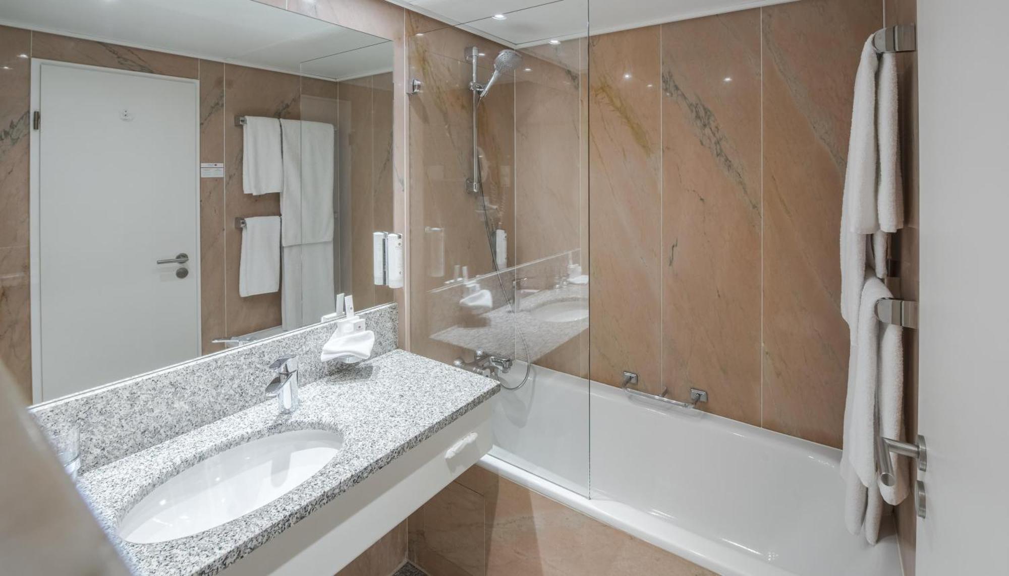 Executive Double Room Double Bed Courtyard View