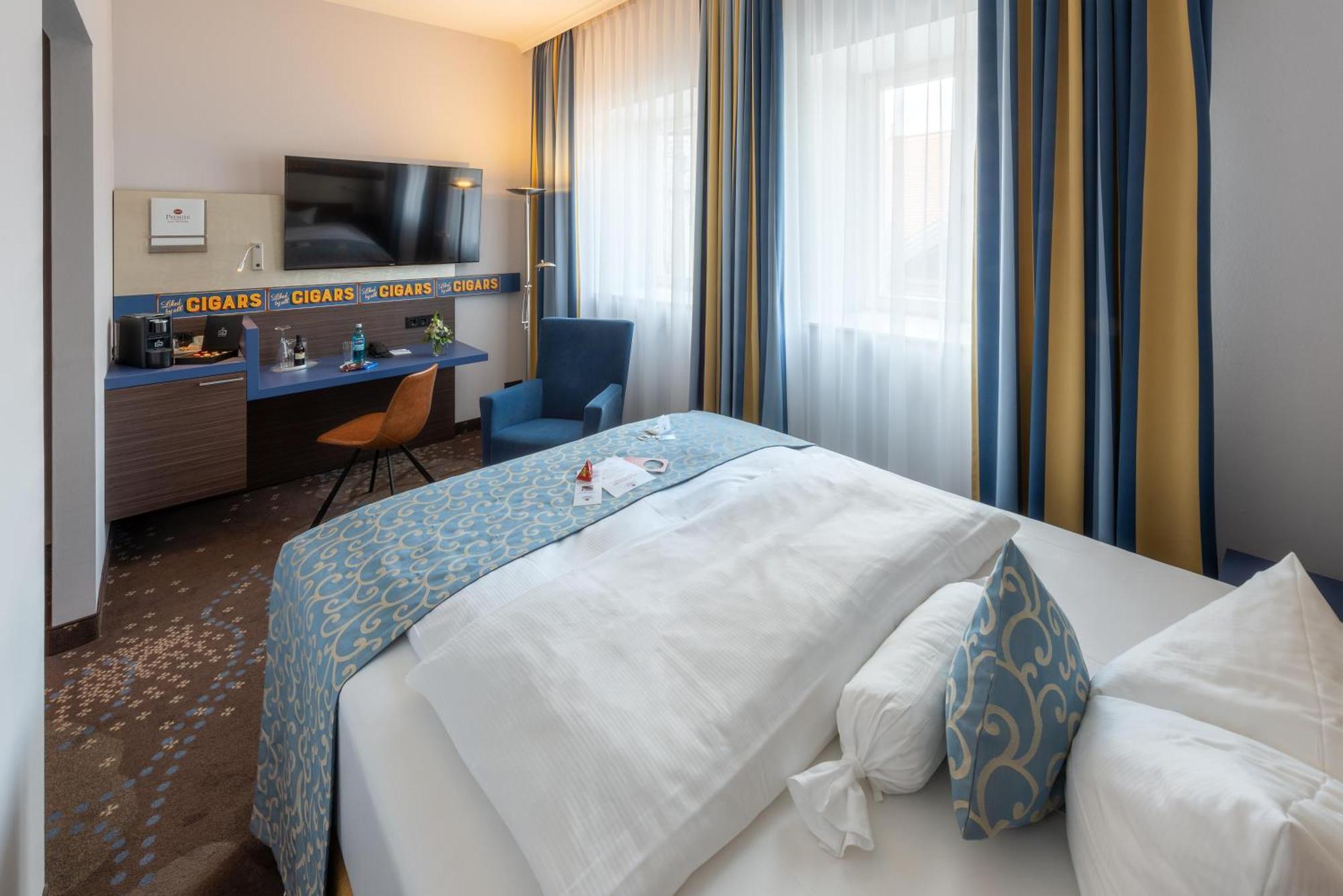 Single Room Queen Bed Courtyard View
