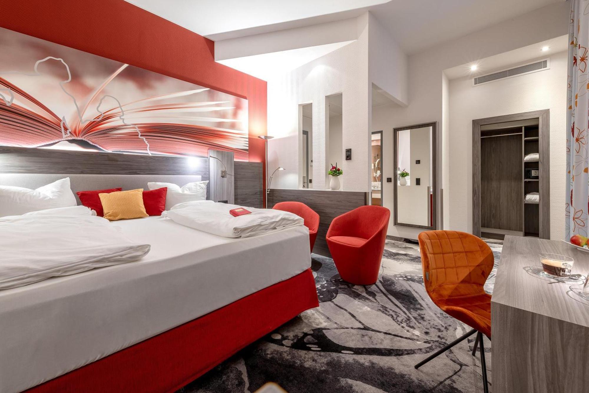 Executive Double Room Double Bed Courtyard View