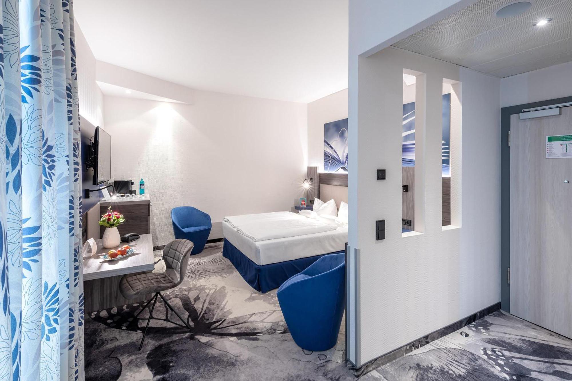 Executive Double Room Double Bed Courtyard View
