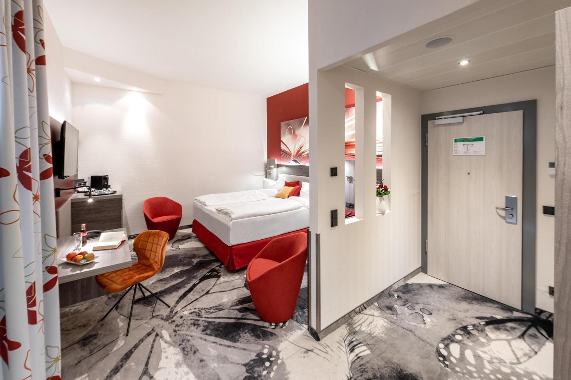 Executive Double Room Double Bed Courtyard View